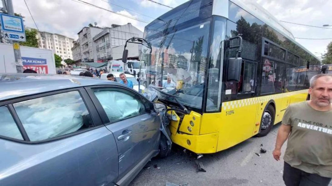 Küçükçekmece'de kaza yaptıkları aracı bırakıp kaçtılar