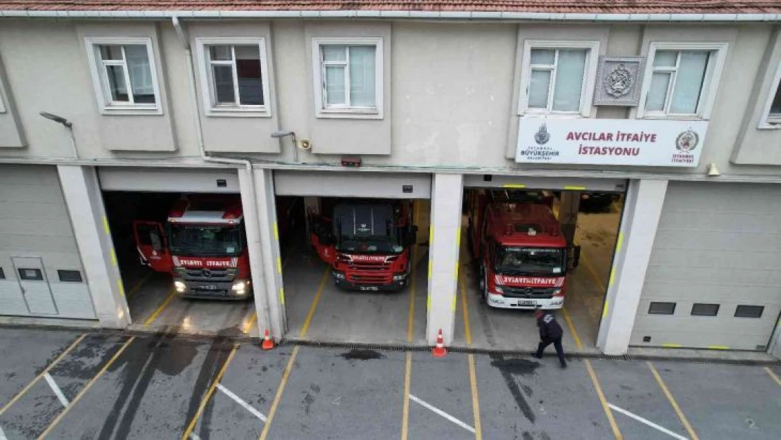 Kulakları ezanda, gözleri yangın ihbar ışığında