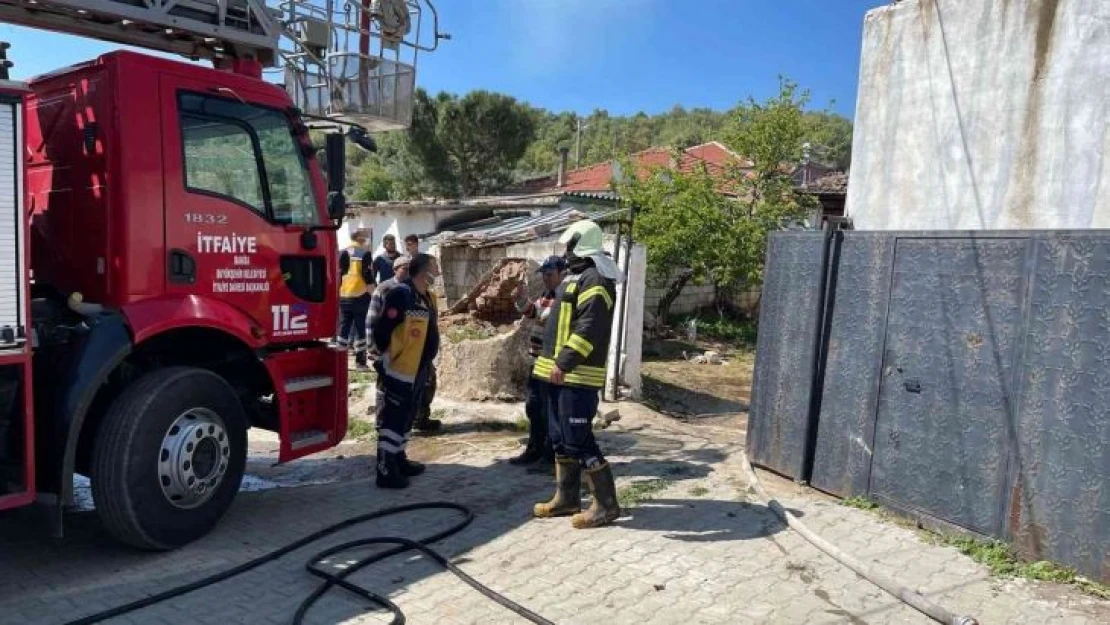 Küle dönen evde bulunan ziynet eşyaları sahibine teslim edildi