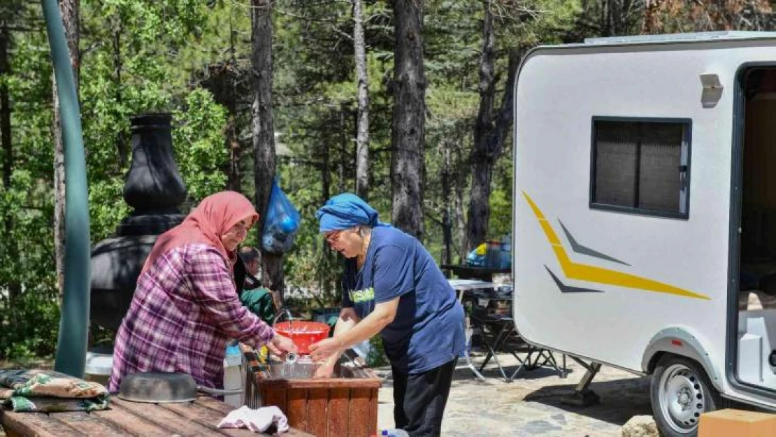 Kurtboğazı Barajı'nda bulunan karavan parkına ziyaretçi akını