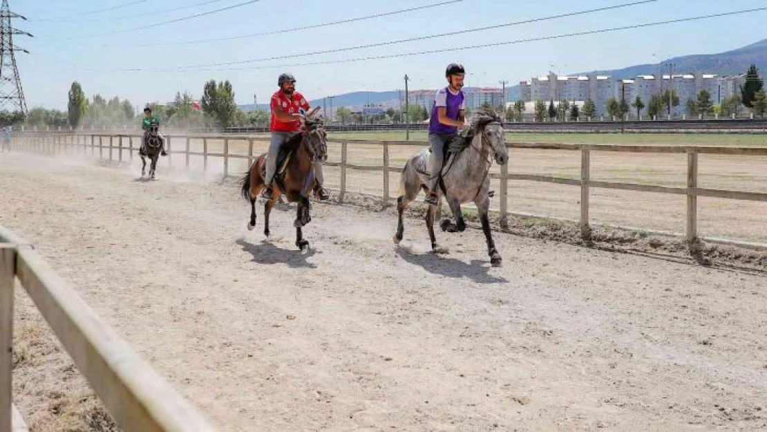 Kütahya'da Rahvan At Yarışları heyecanı