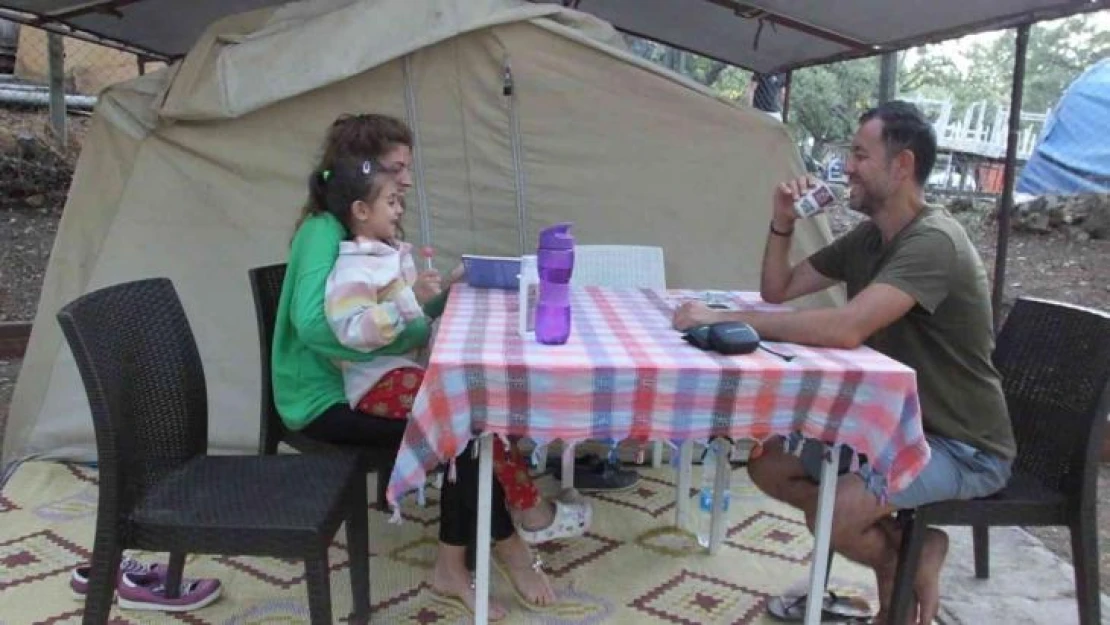 Kuzey Ege'de bayram sonrası da karavan ve çadır alanlarında doluluk yaşanıyor