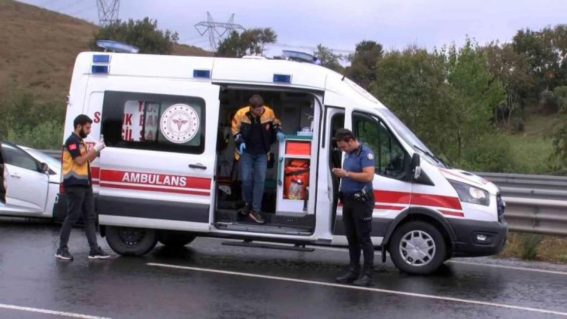 Kuzey Marmara Otoyolu'nda ıslak zeminde kontrolden çıkan araç takla attı: 1 yaralı