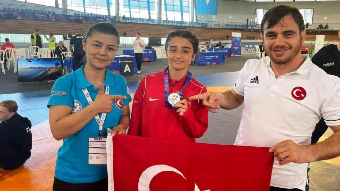 Lise öğrencisi Aybüke okul sporlarında dünya ikincisi oldu