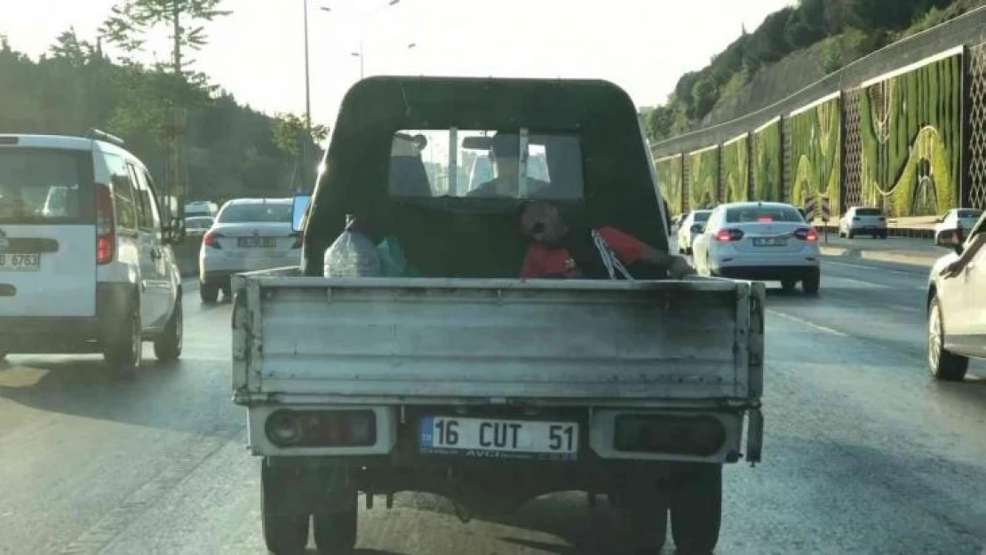 Maltepe'de güneş gözlüğünü taktı, kamyonet kasasında uyuyarak yolculuk yaptı