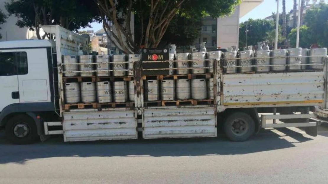 Manavgat'ta kamyon dolusu 10 bin litre sahte içki ele geçirildi