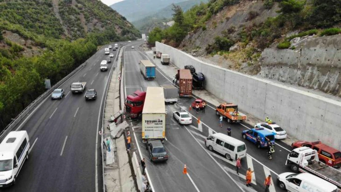 Manisa'da 7 araçlı zincirleme kaza: 5 yaralı