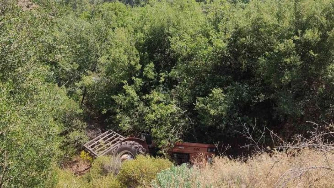 Manisa'da devrilen traktörün altında kalan çiftçi öldü