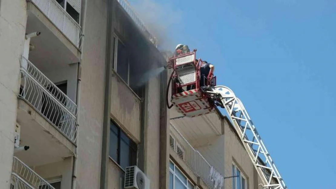 Manisa'da ev yangını