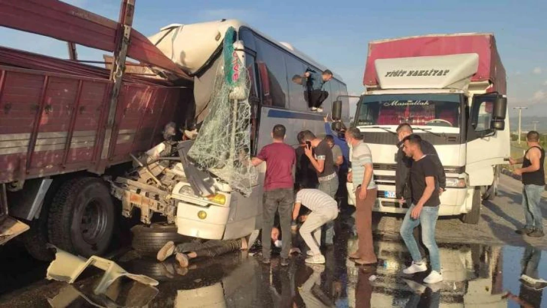 Manisa'daki işçi servisi kazasında yaralanan 35 işçi taburcu edildi