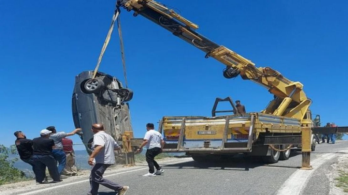 Manzara karşısında özçekim yapmak istedi, otomobili uçuruma uçtu