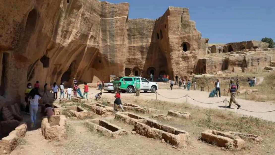 Mardin'de Çevre Haftası'nda jandarmadan çöp toplama faaliyeti