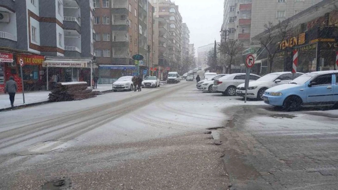 Mardin'de günlerdir devam eden kar vatandaşları sevindirdi