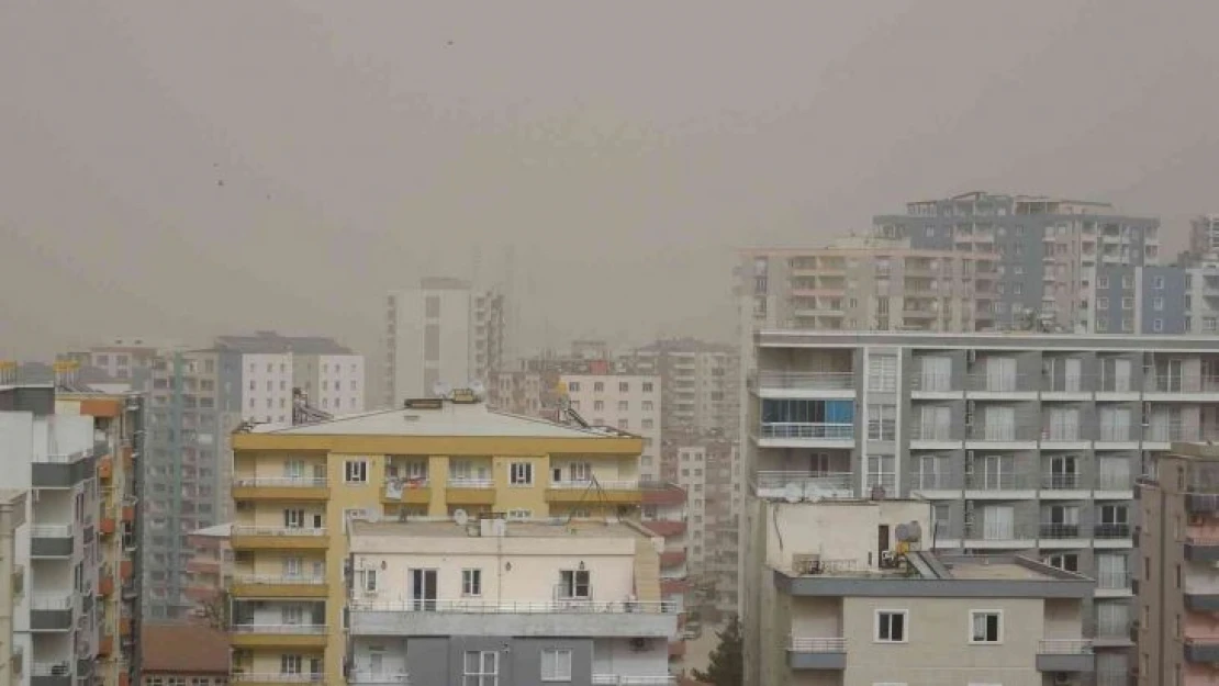 Mardin'de toz taşınımı görüş mesafesini düşürdü