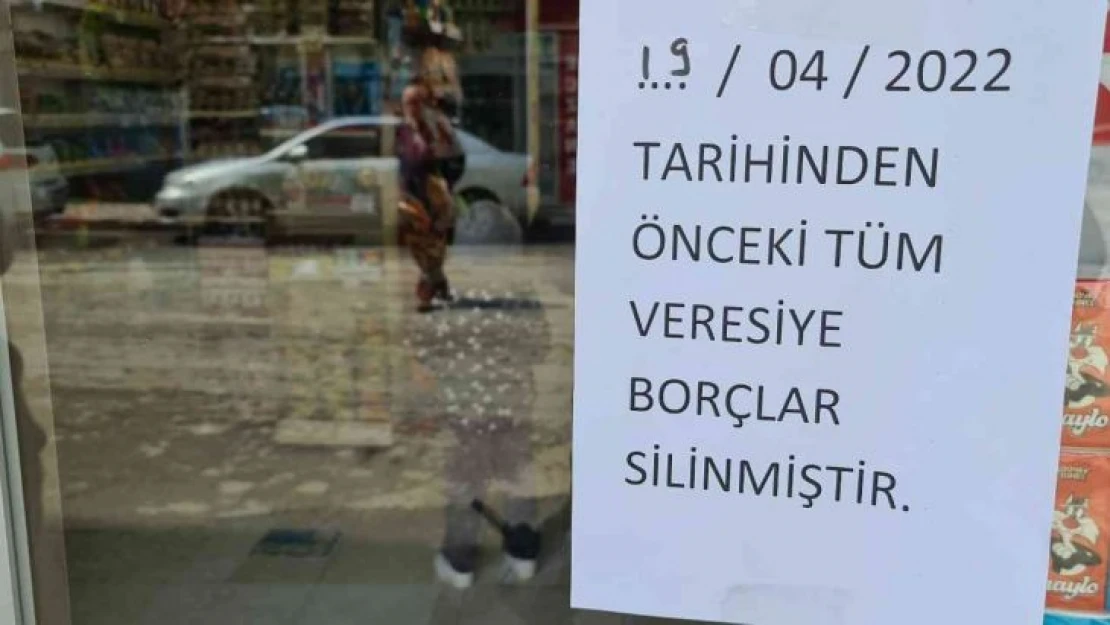 Market market dolaşan gizemli hayırseverler veresiye borçlarını ödedi