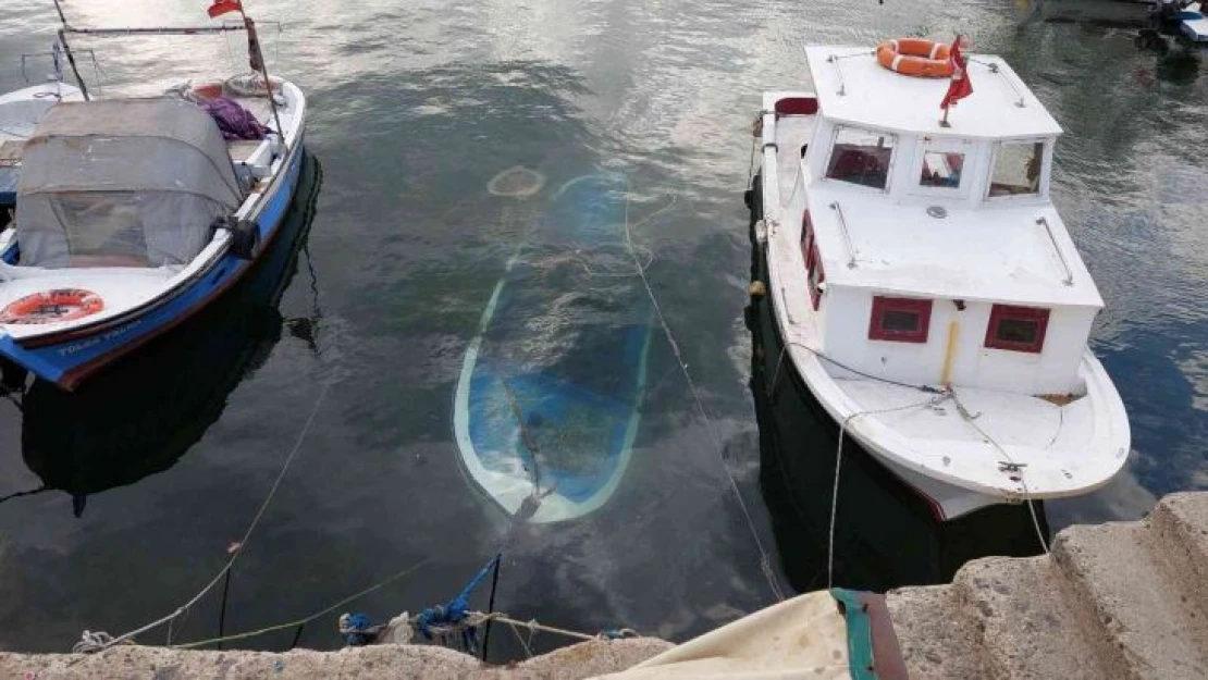 Marmara'da deniz ulaşımına poyraz engeli: Bir kayık battı