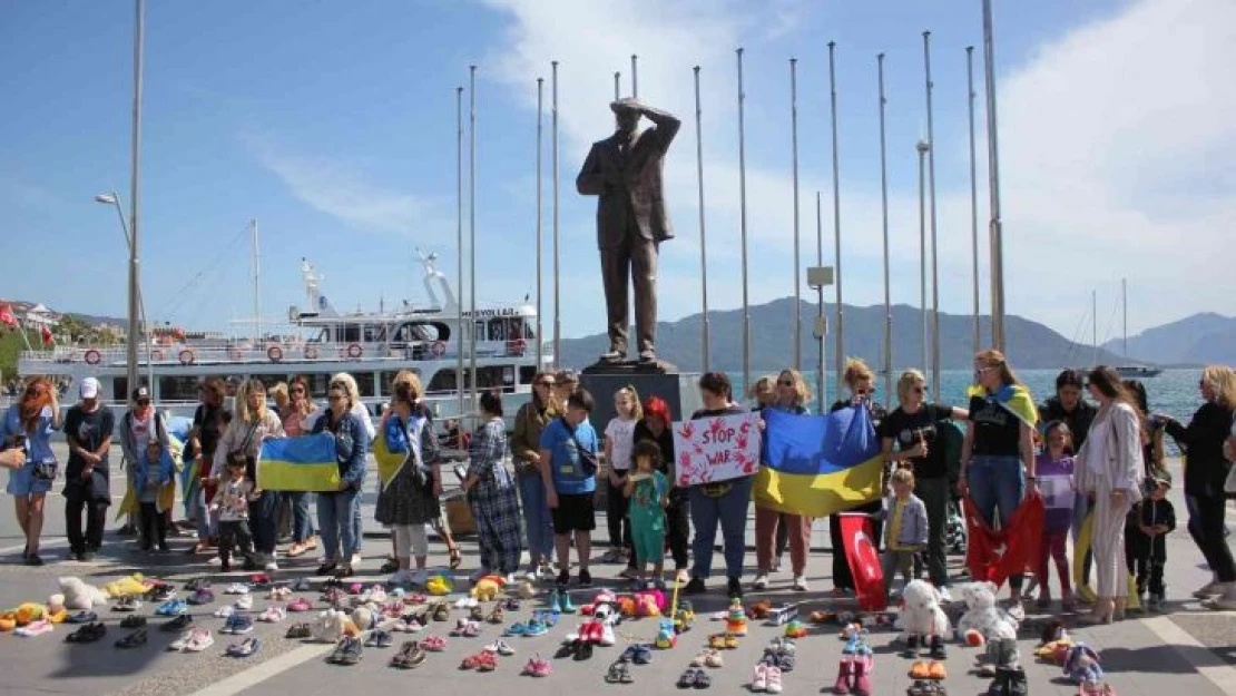 Marmaris'te yaşayan Ukraynalılar savaşta ölen çocuklar için toplandı