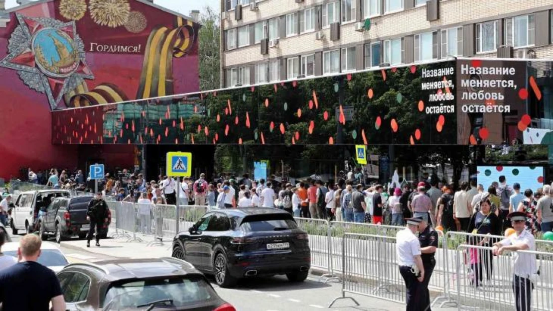 McDonald's restoranları Rusya'da yeni ismiyle tekrar açıldı