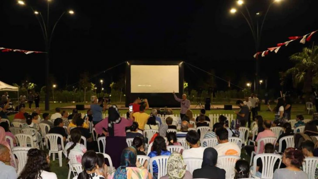 Mersin'de binlerce kişi açık havada 'Bergen' filmini izledi