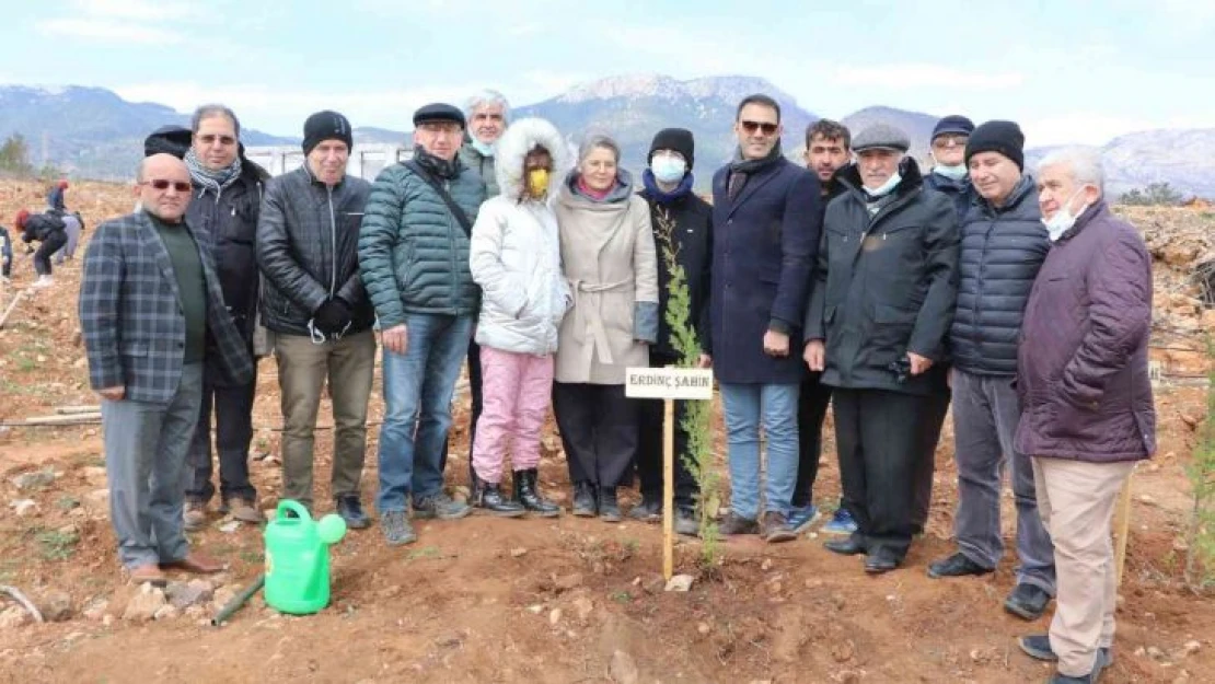 Mersin'de Covid-19 kurbanı sağlık çalışanları anısına fidan dikildi