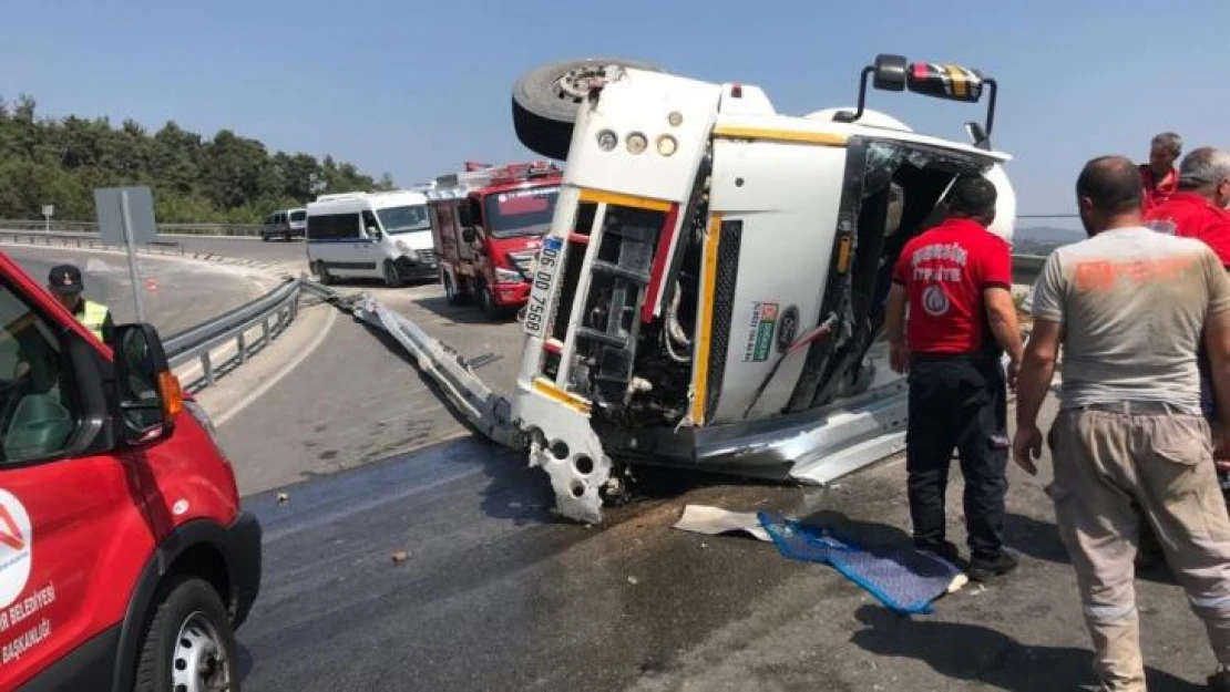 Mersin'de devrilen su tankerinin sürücüsü hayatını kaybetti