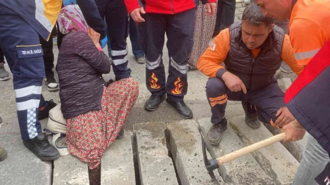 Mersin'de görünmez kaza... Kalabalık merakla kurtarma çalışmasını izledi