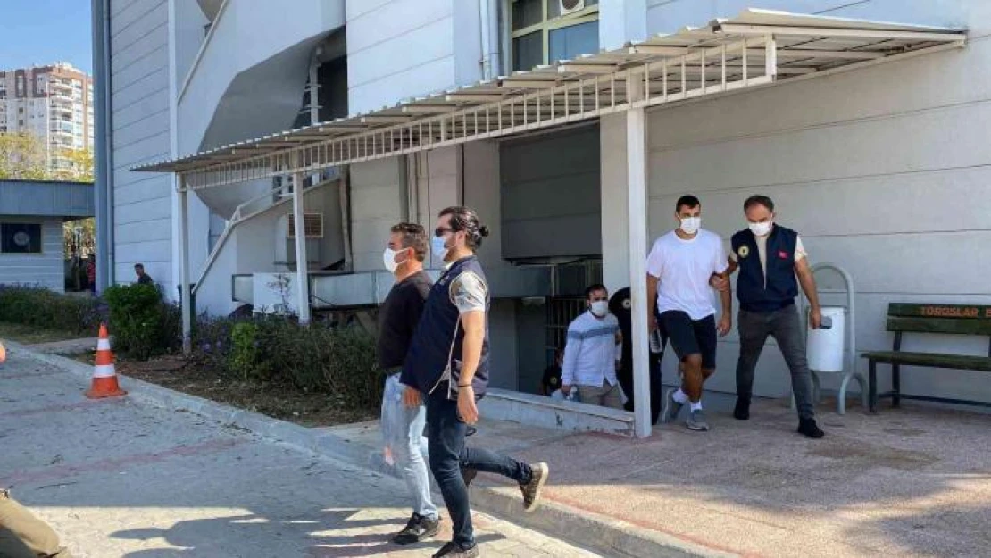 Mersin'de PKK operasyonunda gözaltına alınan belediye çalışanları adliyeye sevk edildi