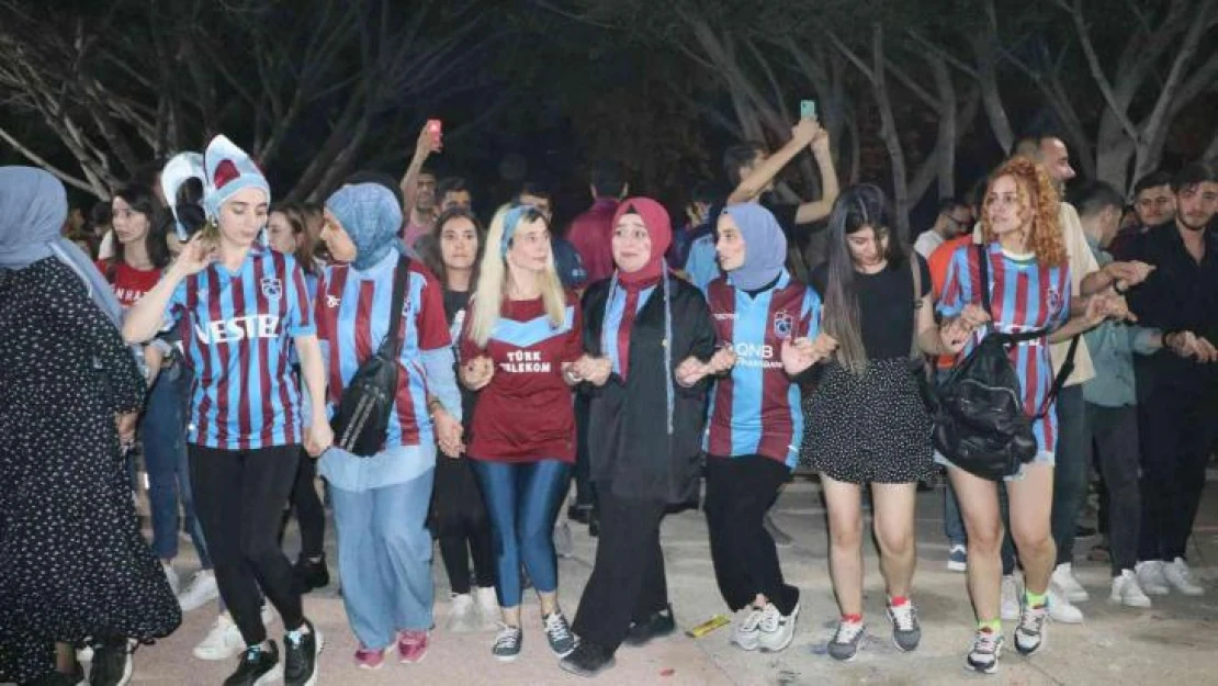 Mersin'de Trabzonspor'un şampiyonluğu coşkuyla kutlandı