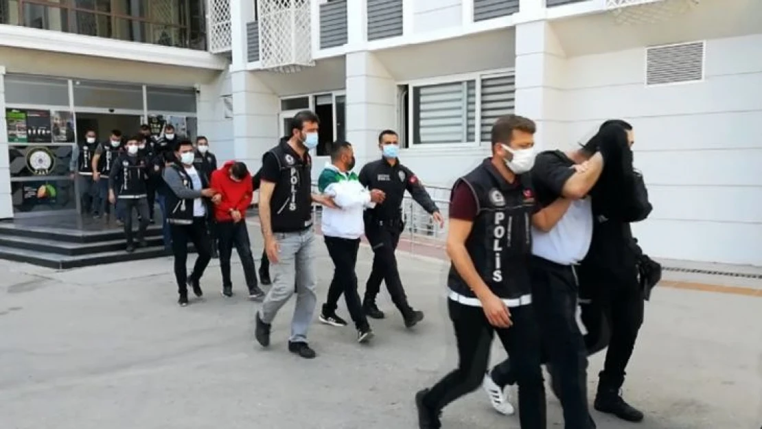 Mersin'de uyuşturucu operasyonunda yakalanan 11 şüpheliden 3'ü tutuklandı