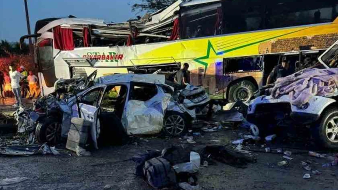 Mersin'de zincirleme trafik kazası: 10 ölü, 40 yaralı