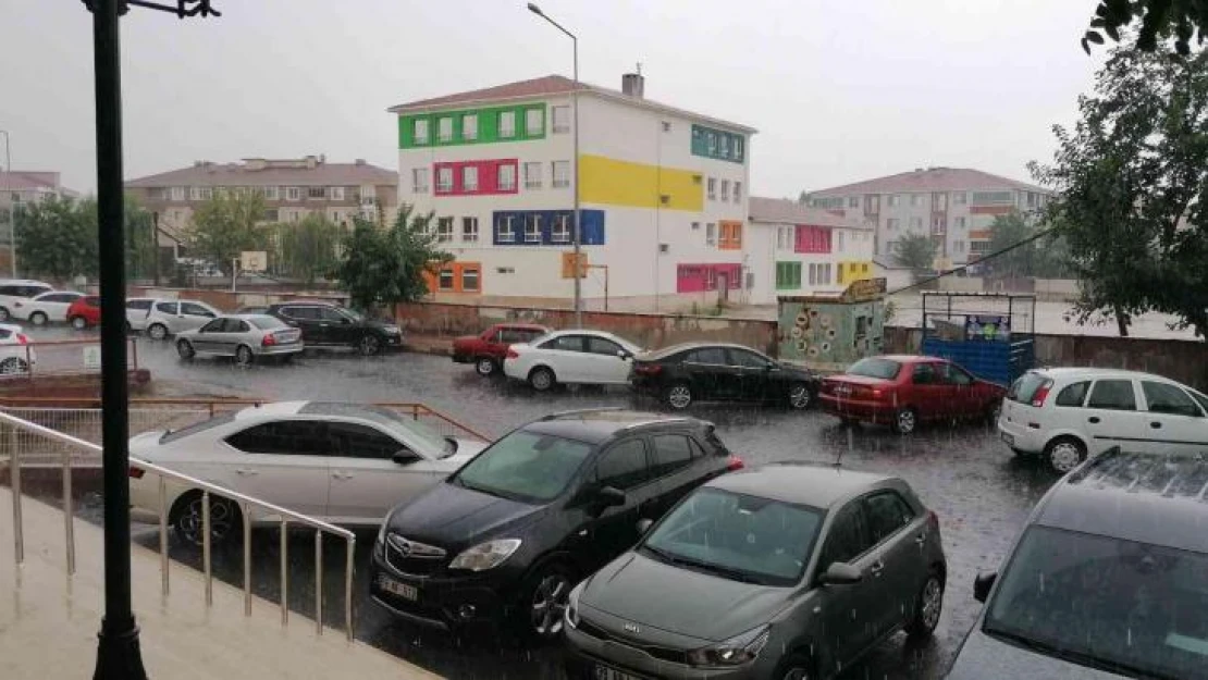 Meteoroloji uyarmıştı: Tekirdağ'da fındık büyüklüğünde dolu yağdı