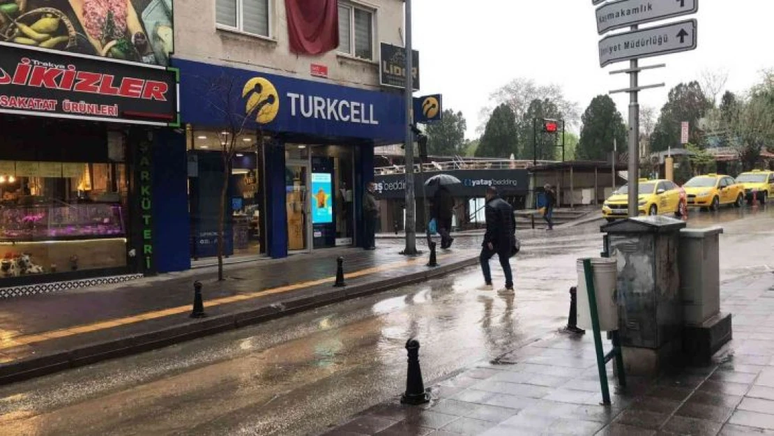 Meteorolojinin sarı kod ile uyardığı Trakya'da beklenen sağanak başladı