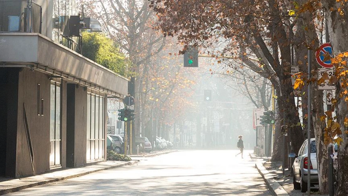 Milano'da hava kirliliği caddeleri boşalttı