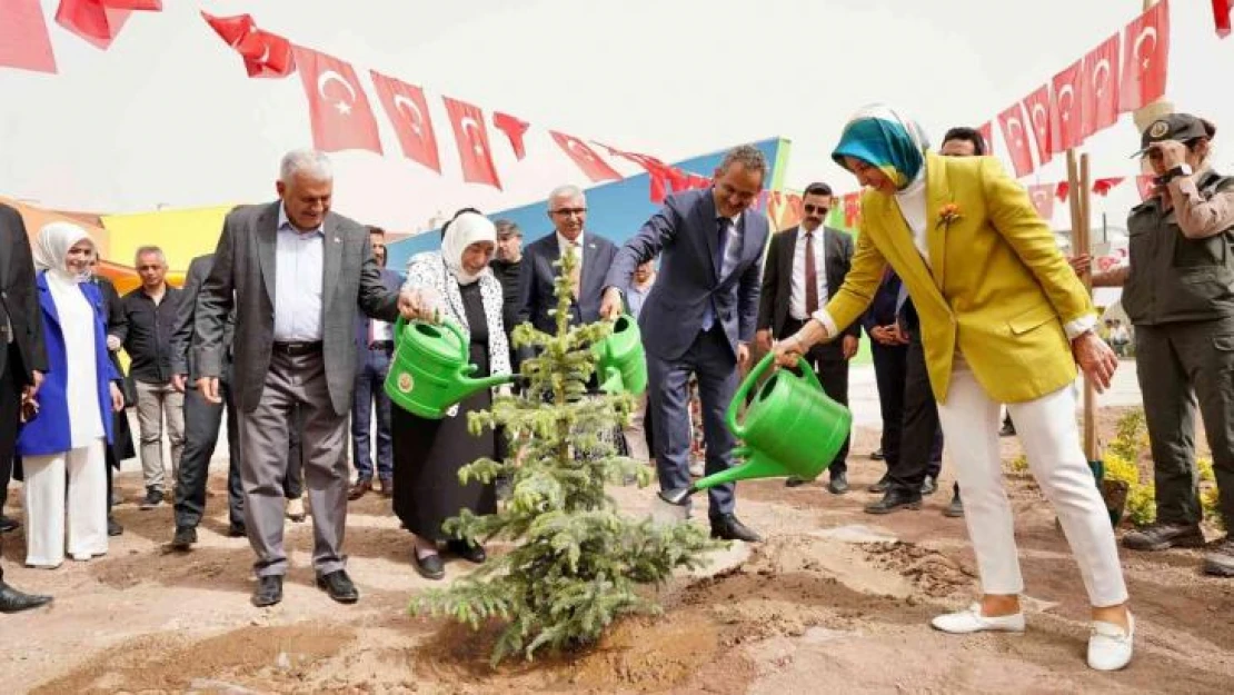 Milli Eğitim Bakanı Özer, 'kronik bir problem' diyerek açıkladı: 'İngilizce yaz okulunu açıyoruz'