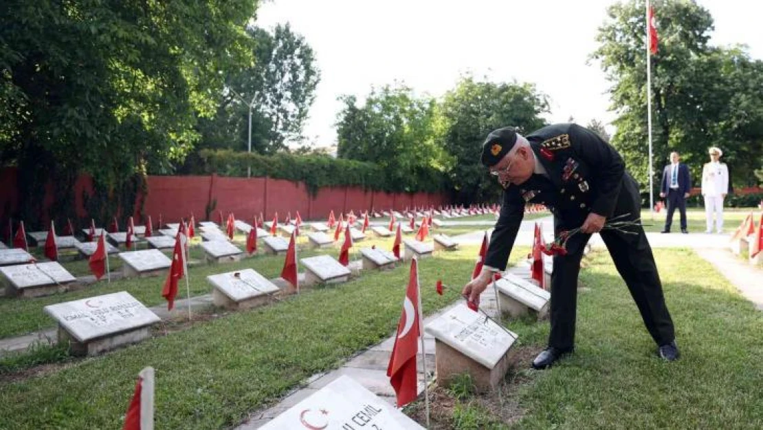 Milli Savunma Bakanı Akar, Romanya'da Türk Şehitliği'ni ziyaret etti