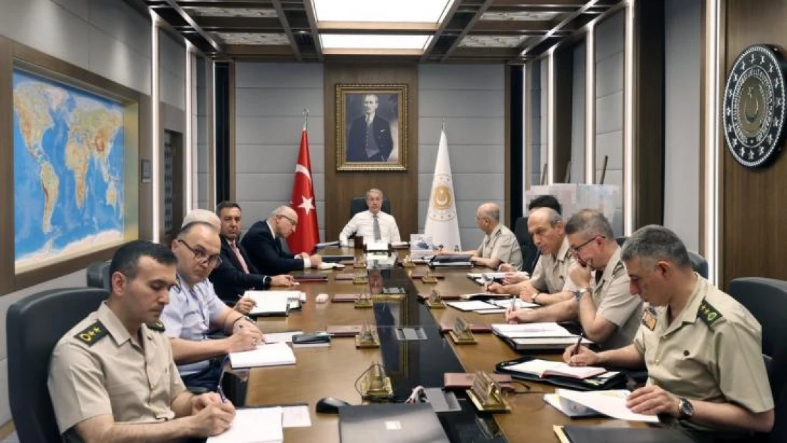 Milli Savunma Bakanı Hulusi Akar başkanlığında video telekonferans toplantısı düzenlendi