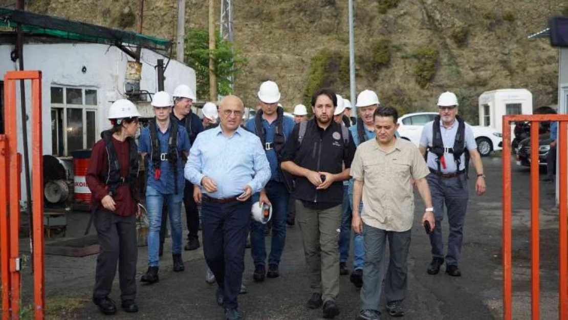 Milli Savunma Bakanlığından yapılan açıklamada, 'Müşterek Denetleme Timi, İstanbul Boğazı Karadeniz girişinde demirleyen mısır yüklü Razoni kuru yük gemisine ulaştı ve gemide denetleme faaliyeti başladı' denildi.