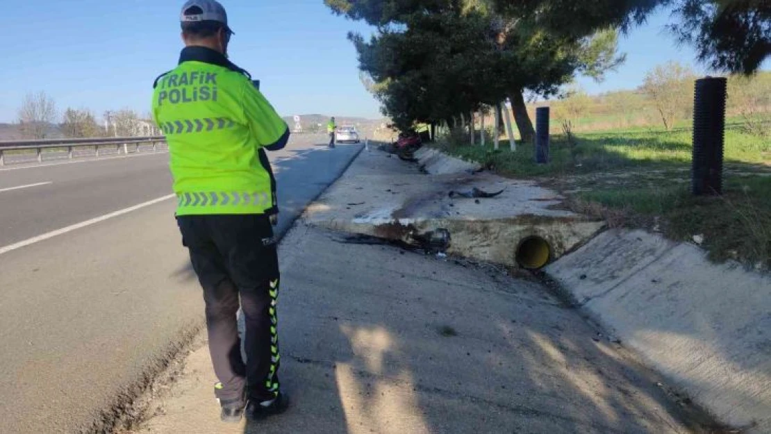 Motoru yerinden fırlayan otomobilden sağ kurtuldu