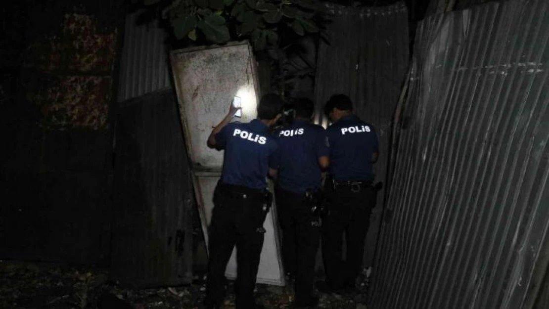 Motosikletin plakasını maske ile kapatıp silahlı saldırıya giden şüpheli polis tarafından yakalandı