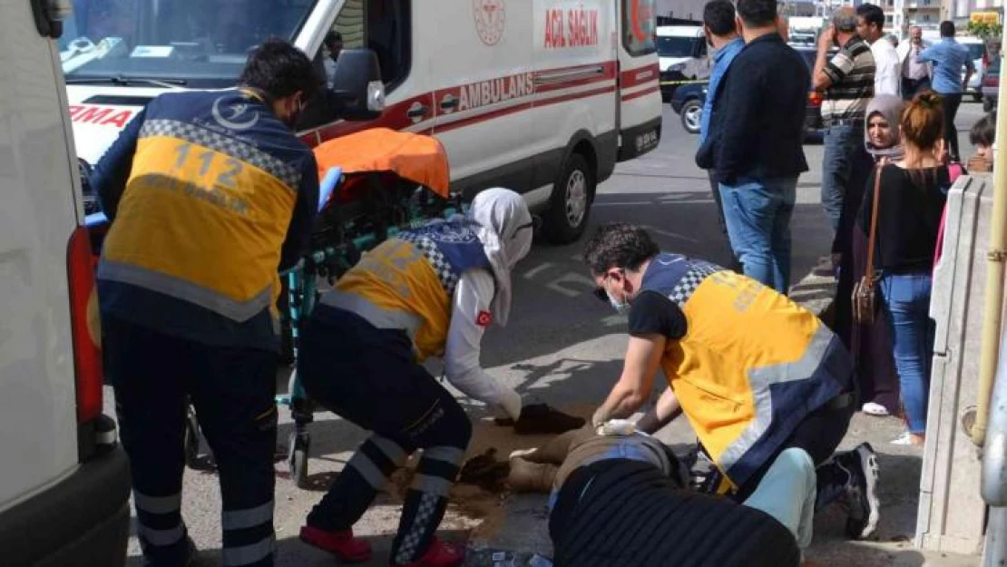 Motosikletten bir anda ateş açıldı, kanlar içinde kaldı