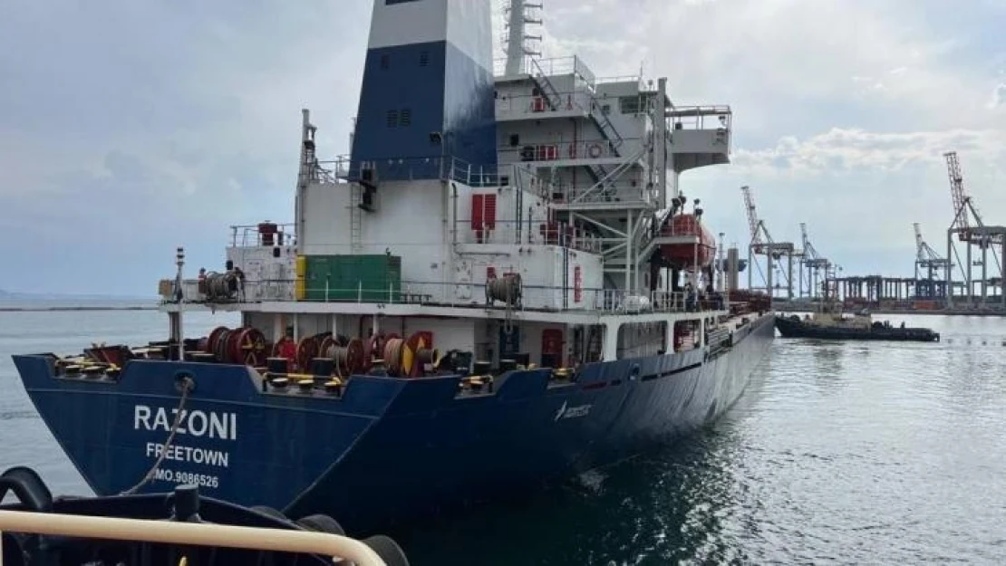 MSB: 'Dün Ukrayna'nın Odessa Limanı'ndan hareket eden mısır yüklü RAZONİ kuru yük gemisinin saat 21.00 civarı İstanbul Boğazı Karadeniz girişine ulaşması beklenmektedir. Geminin müşterek denetleme timi tarafından denetimine yarın sabah başlanacaktır.'