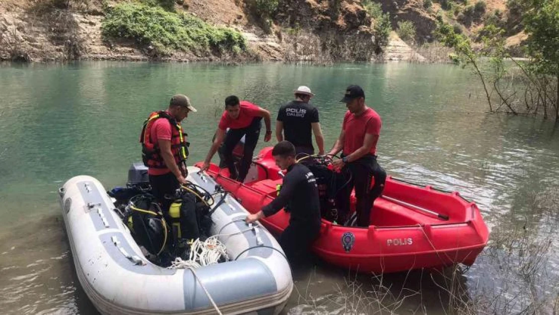 Müküs Çayı'nda kaybolan hemşireyi arama çalışmaları devam ediyor