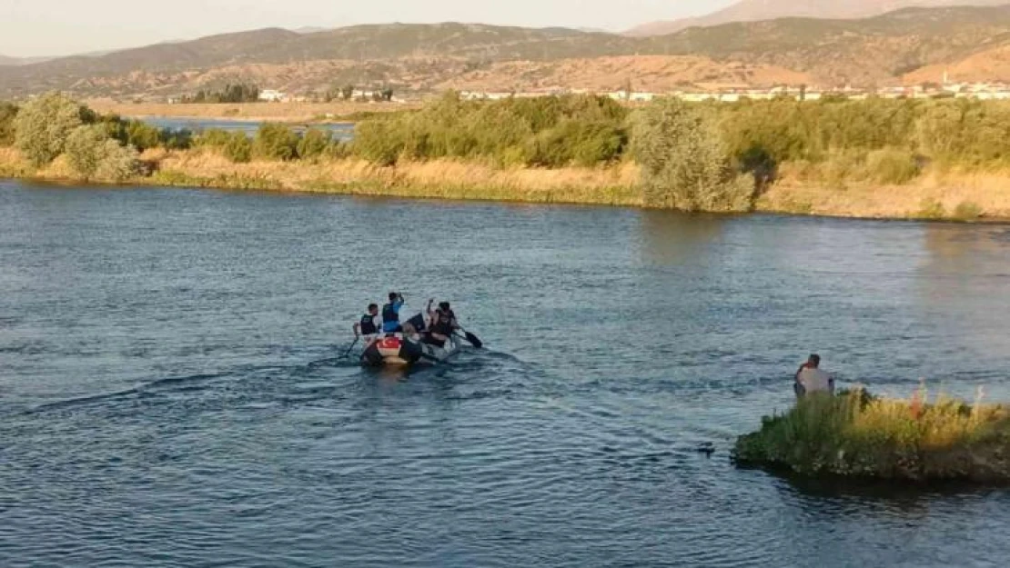 Murat Nehri'nde kaybolan vatandaşı arama çalışmaları sürüyor