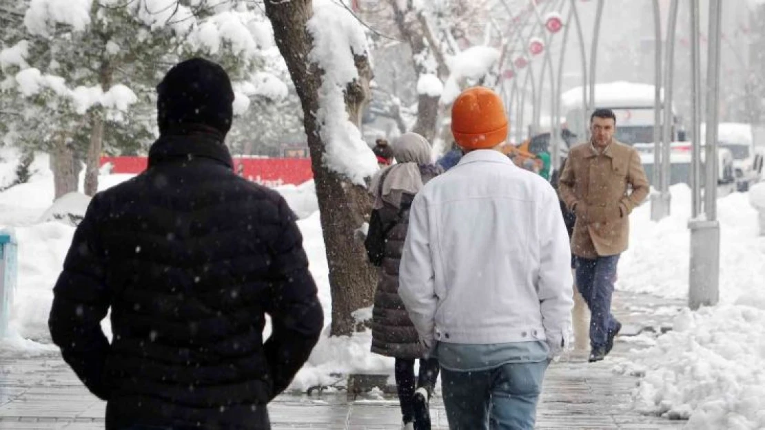 Muş'ta 113 köy yolu ulaşıma kapandı