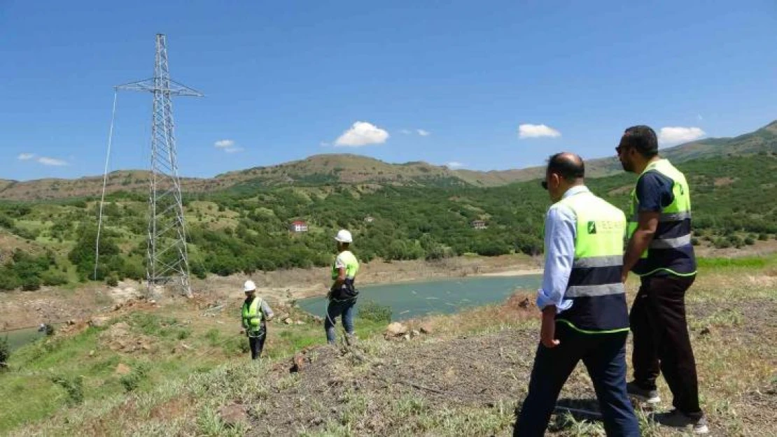 Muş'ta terörden temizlenen köye 29 yıl sonra enerji nakil hattı çekildi