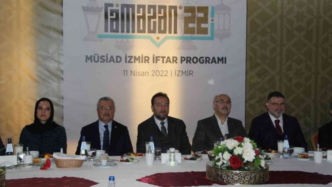 MÜSİAD İzmir'den iftar yemeği