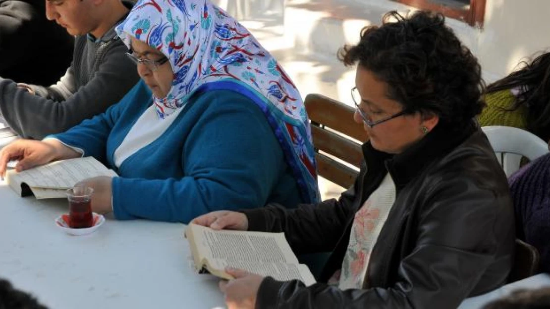 Köyceğiz'de sessiz kitap okuma etkinliği düzenlendi