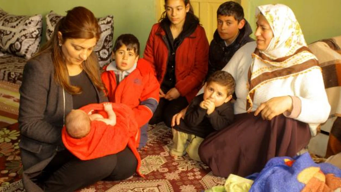 Hakkari'de, göç eden aileler ziyaret edildi