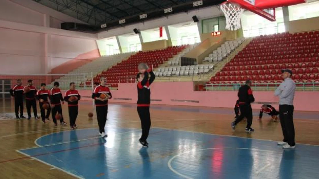 Yozgat'a tedavi gören hastalara basketbol eğitimi 