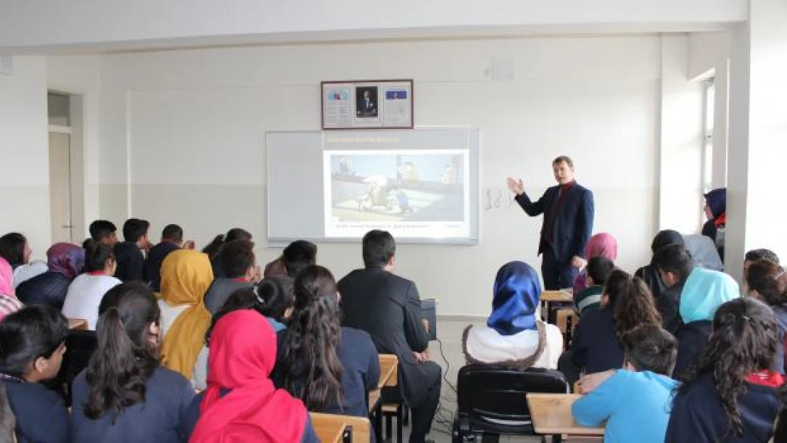 Lise öğrencilerine 'Sanal Zorbalık ve Güvenli İnternet' semineri